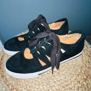 L’Amour Des Pieds Kanav Suede Cut Out Sneakers